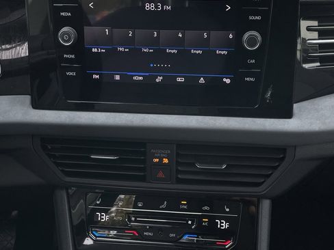 Used 2025 Volkswagen Jetta SE image 17