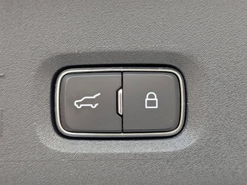 Used 2025 Ford Expedition Active AWD/4WD image 19