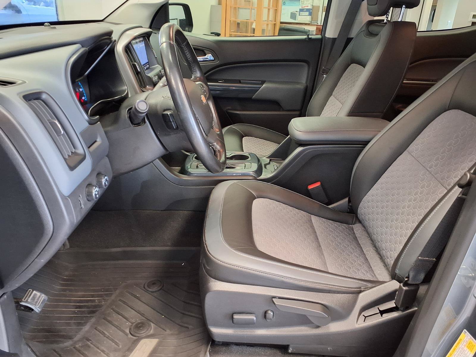 Used 2022 Chevrolet Colorado Z71 AWD/4WD image 19