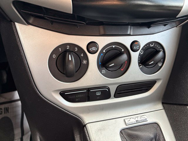 Used 2014 Ford Focus SE FWD image 23