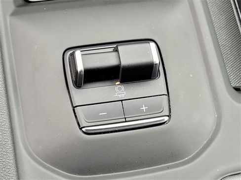 Used 2025 GMC Sierra 2500 AT4 image 14