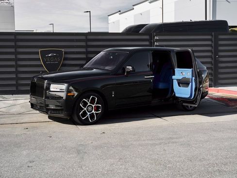 Used 2021 Rolls-Royce Cullinan Black Badge image 16