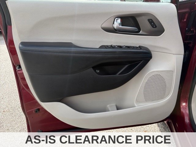 Used 2021 Chrysler Pacifica Touring-L FWD image 27