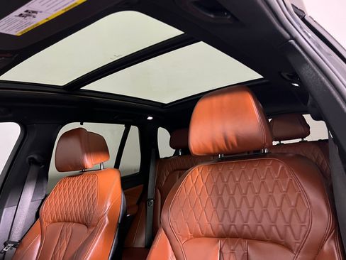 Used 2019 BMW X5 xDrive50i w/ M Sport Package image 25