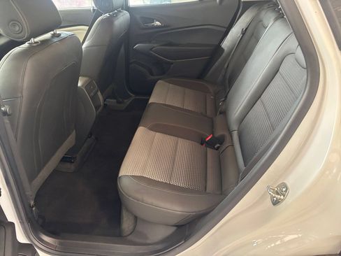 Used 2025 Chevrolet Trax LT FWD image 26