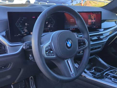Used 2025 BMW X7 M60i image 18