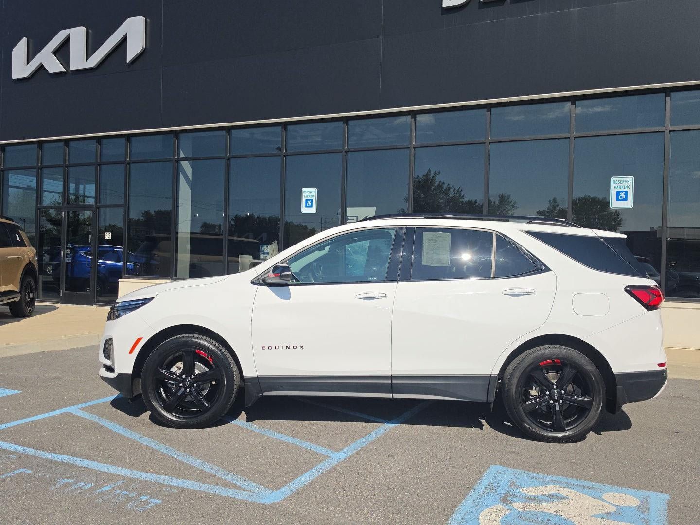 Used 2022 Chevrolet Equinox Premier w/ Redline Edition AWD/4WD image 2