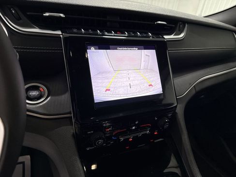 Used 2024 Jeep Grand Cherokee Altitude image 15