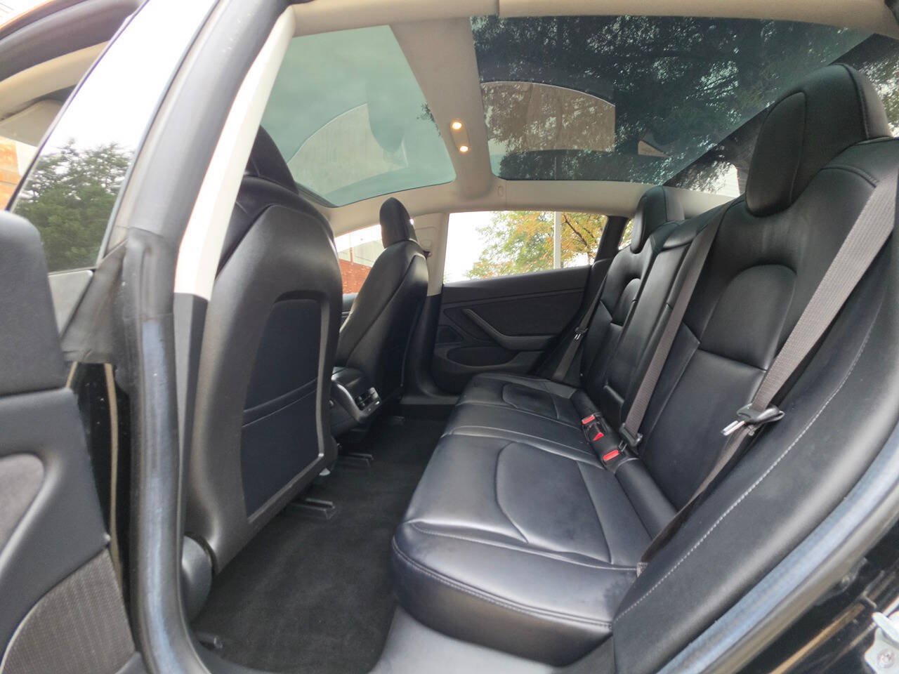 Used 2018 Tesla Model 3 Long Range RWD image 14