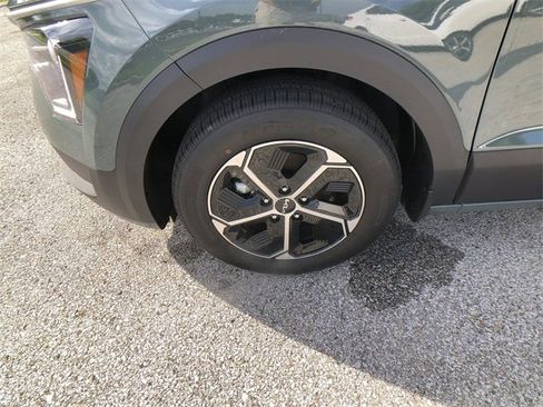 New 2025 Kia Niro EX image 10