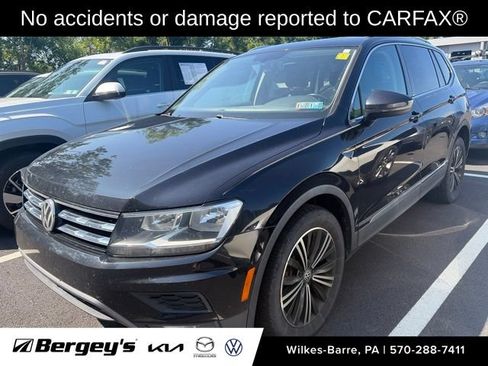 Used 2018 Volkswagen Tiguan SEL AWD/4WD image 2