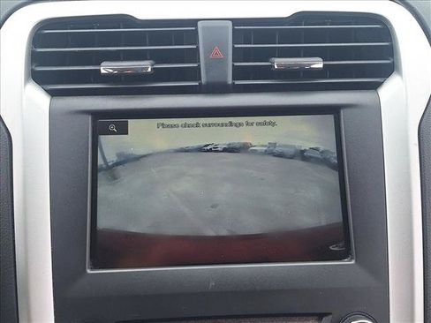 Used 2016 Ford Fusion SE FWD image 10