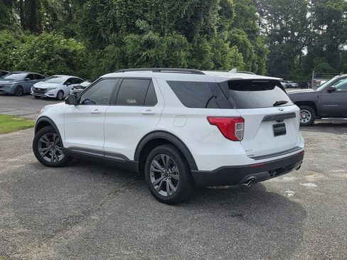 Used 2024 Ford Explorer XLT w/ Equipment Group 202A RWD image 5