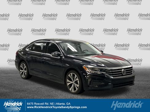 Used 2021 Volkswagen Passat 2.0T SE FWD image 1
