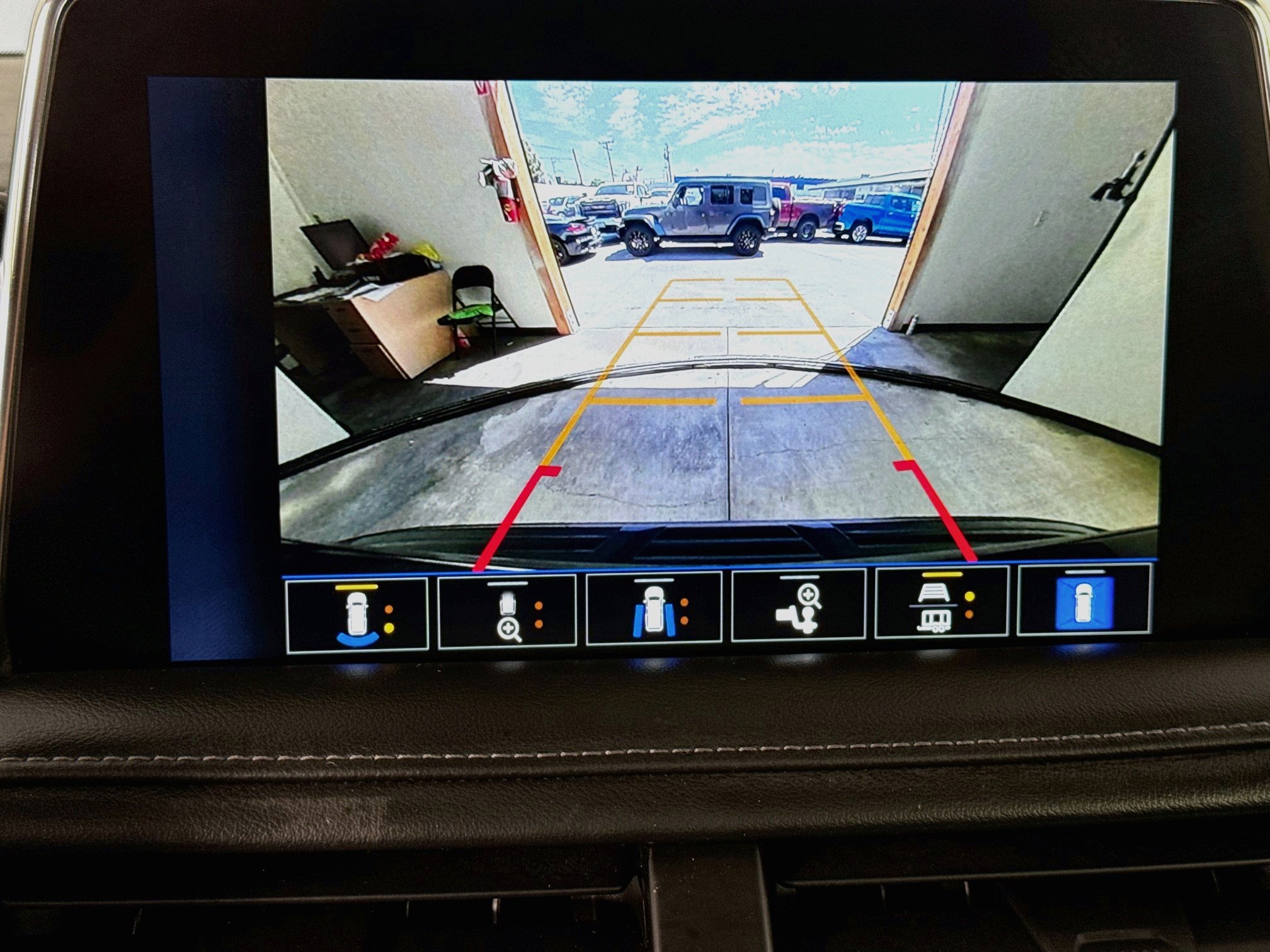 Used 2022 Chevrolet Tahoe LT w/ LT Signature Plus Package RWD image 16