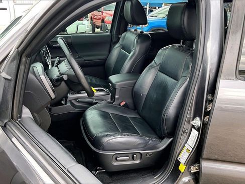 Used 2021 Toyota Tacoma TRD Off-Road w/ TRD Premium Off Road Package image 25