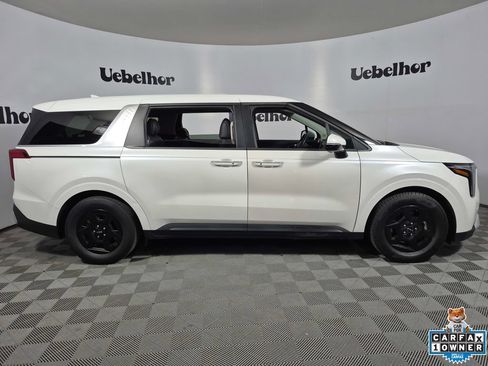 Used 2025 Kia Carnival FWD image 8