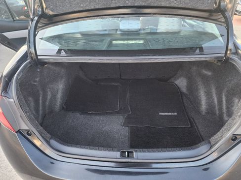 Used 2018 Toyota Corolla LE FWD image 11