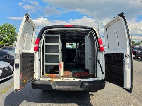 Used 2017 GMC Savana 2500 RWD image 32