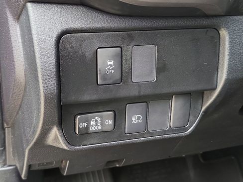 Used 2022 Toyota Tacoma SR5 RWD image 17