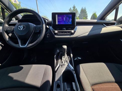 Used 2023 Toyota Corolla SE FWD image 2