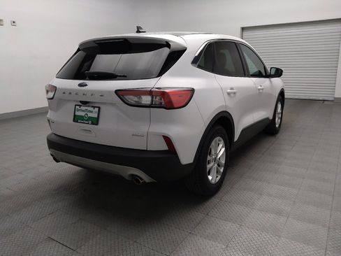 Used 2020 Ford Escape SE image 9