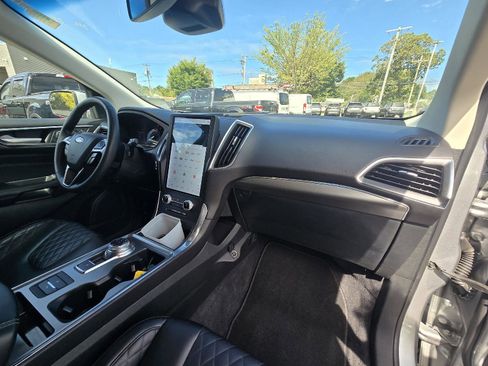 Used 2024 Ford Edge Titanium image 18