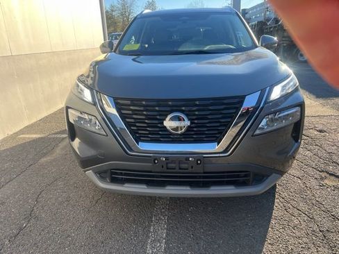 Used 2022 Nissan Rogue SV w/ SV Premium Package image 3