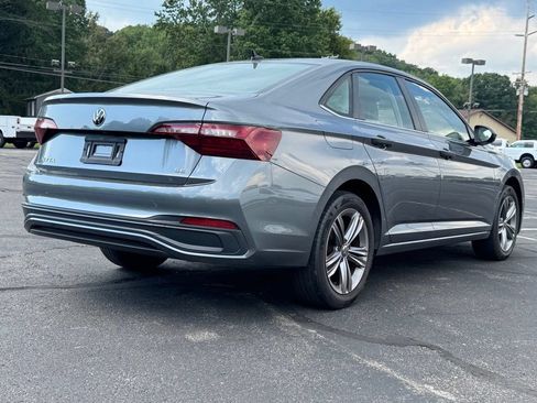 Used 2022 Volkswagen Jetta SE FWD image 6