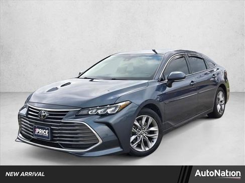 Used 2022 Toyota Avalon XLE image 1