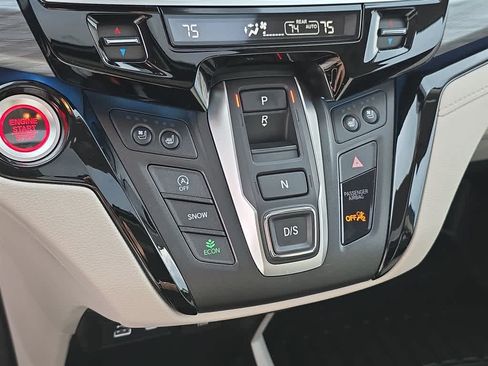 Used 2025 Honda Odyssey Elite image 25