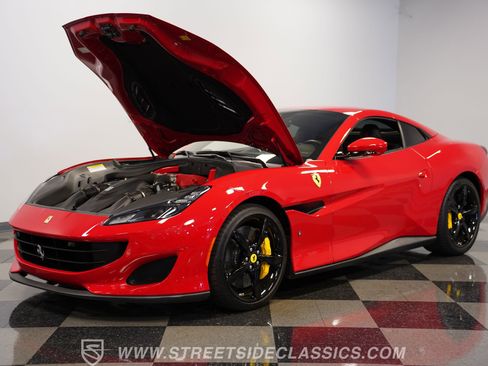 Used 2020 Ferrari Portofino RWD image 32