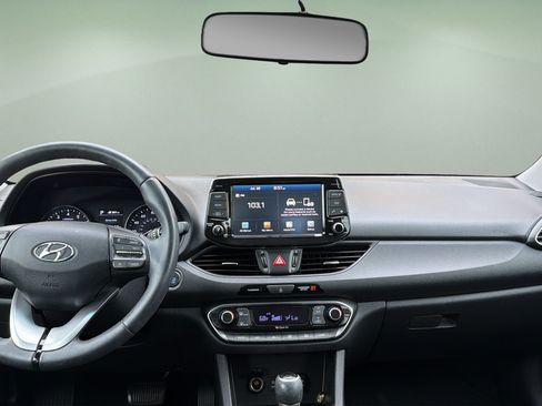 Used 2018 Hyundai Elantra GT w/ Style Package 02 FWD image 6