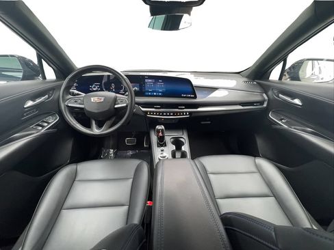 Used 2025 Cadillac XT4 Sport FWD image 38