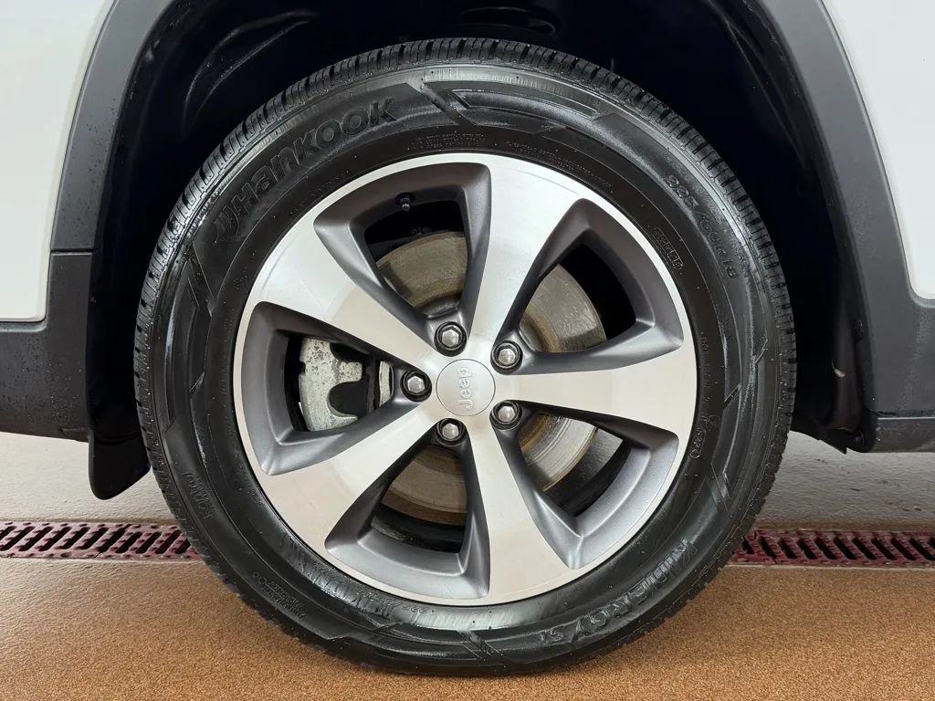 Used 2021 Jeep Cherokee Limited AWD/4WD image 8