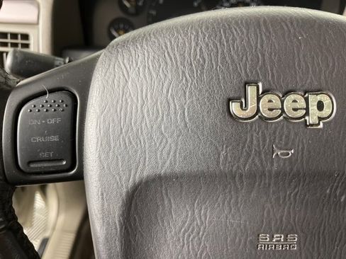 Used 2004 Jeep Grand Cherokee Laredo w/ Tan Your Hide Group image 9