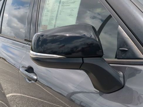 Used 2021 Toyota Highlander XSE FWD image 12