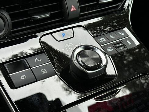 Certified 2024 Subaru Solterra Limited w/ Limited Package image 19