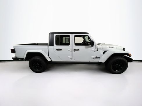 Used 2022 Jeep Gladiator Willys image 4