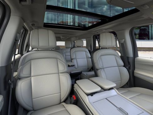 New 2026 Lincoln Navigator L Reserve AWD/4WD image 26