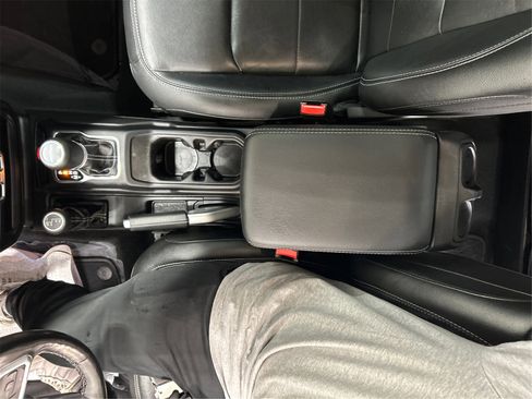 Used 2022 Jeep Gladiator Overland w/ Popular Equipment Package image 13