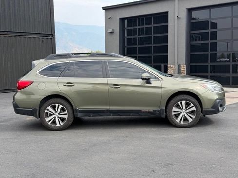 Used 2018 Subaru Outback 2.5i Limited AWD/4WD image 3