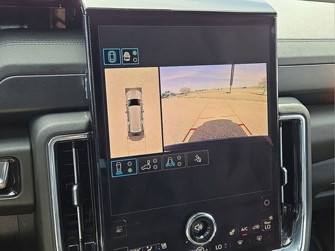Used 2025 GMC Yukon Denali AWD/4WD image 31