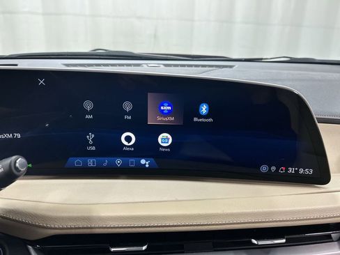 Used 2024 Cadillac XT4 Luxury w/ Cold Weather Package image 14