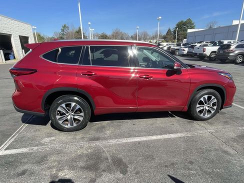 Used 2020 Toyota Highlander XLE image 9
