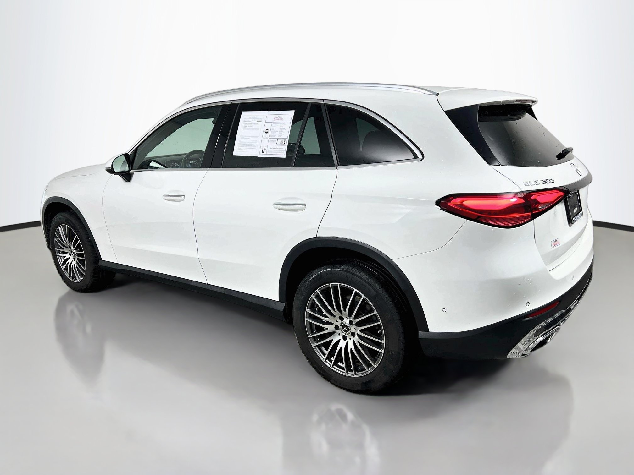 Used 2025 Mercedes-Benz GLC 300 image 8