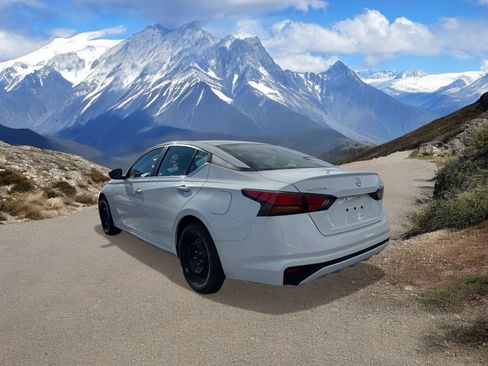 Used 2022 Nissan Altima 2.5 S image 3