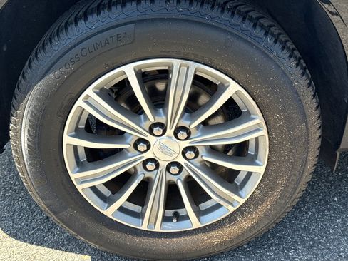 Used 2017 Cadillac XT5 Luxury w/ Driver Awareness Package FWD image 17