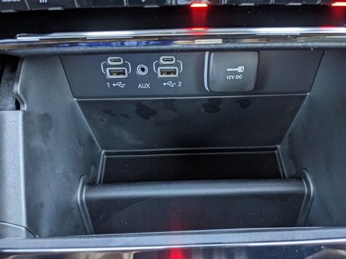 New 2025 Jeep Grand Cherokee Limited w/ Black Appearance Package image 31