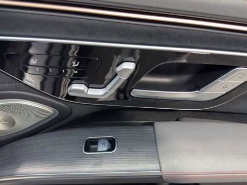 Used 2022 Mercedes-Benz EQS 580 4MATIC Sedan image 15
